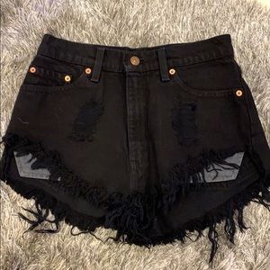 LEVI HIGH WAISTED JEAN SHORTS ❤️